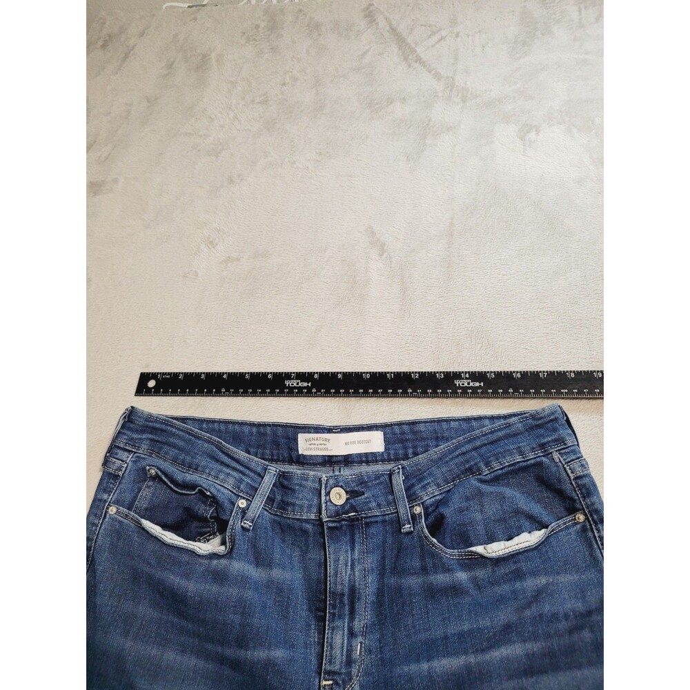Levi's Signature Mid-Rise Bootcut Super Stretch Women’s Size 16 33x32 Dark Wash - Picture 7 of 13